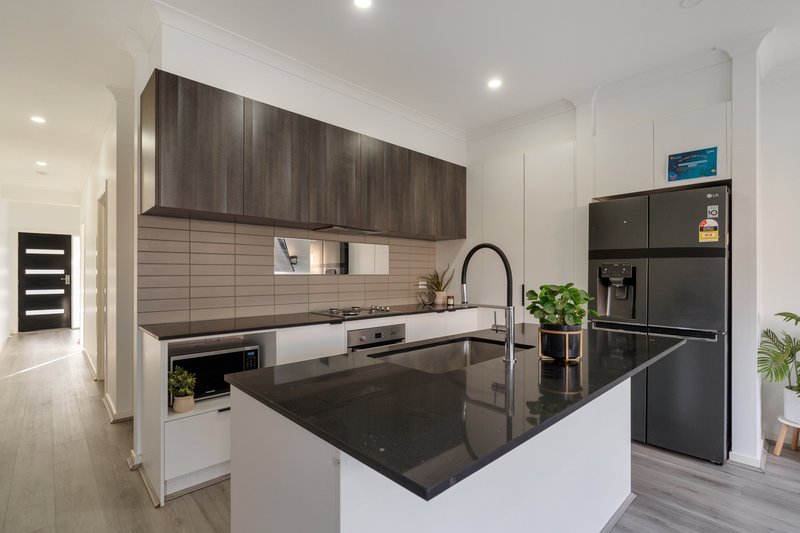 Photo - 18 Colwood Avenue, Mickleham VIC 3064 - Image 2