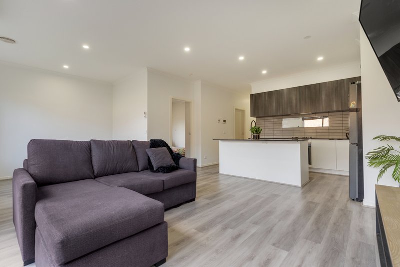Photo - 18 Colwood Avenue, Mickleham VIC 3064 - Image 10