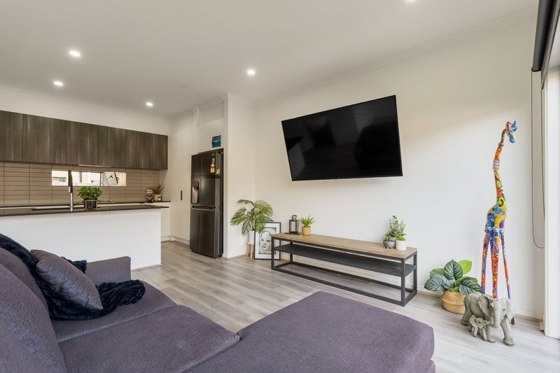 Photo - 18 Colwood Avenue, Mickleham VIC 3064 - Image 12