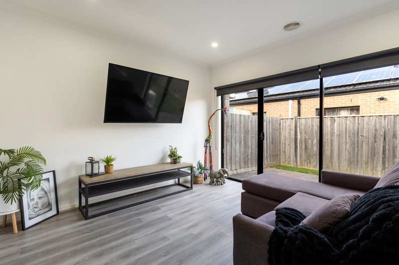 Photo - 18 Colwood Avenue, Mickleham VIC 3064 - Image 13