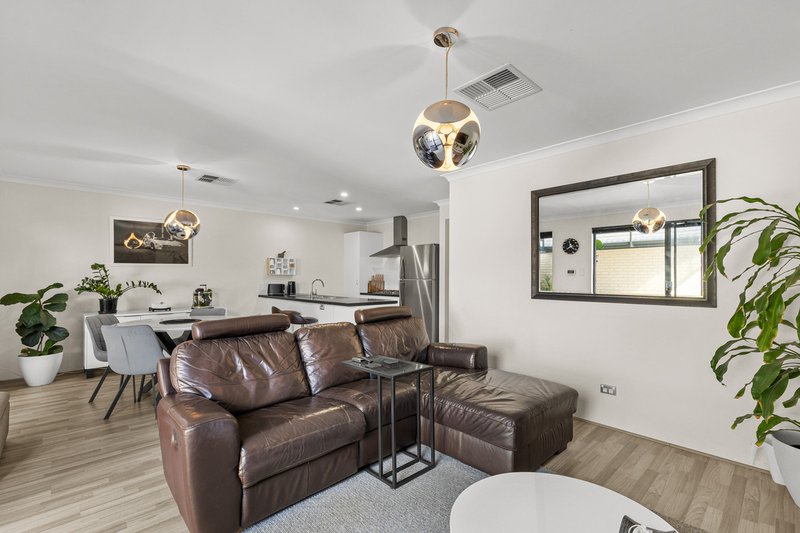 Photo - 18 Conferta Link, Banksia Grove WA 6031 - Image 2