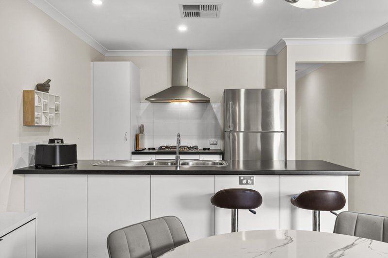 Photo - 18 Conferta Link, Banksia Grove WA 6031 - Image 3