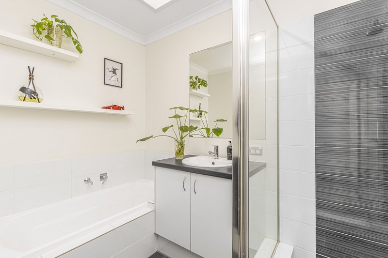 Photo - 18 Conferta Link, Banksia Grove WA 6031 - Image 12