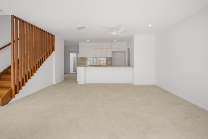 Photo - 1/8 Conifer Crescent, Palmview QLD 4553 - Image 2