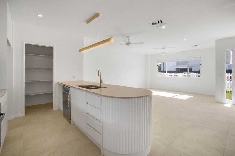 Photo - 1/8 Conifer Crescent, Palmview QLD 4553 - Image 6