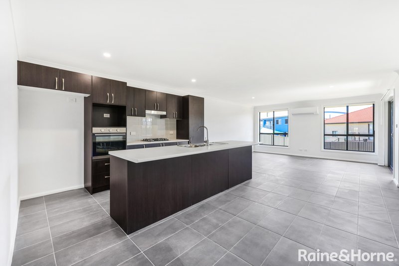 Photo - 1/8 Conway Close, Tamworth NSW 2340 - Image 3