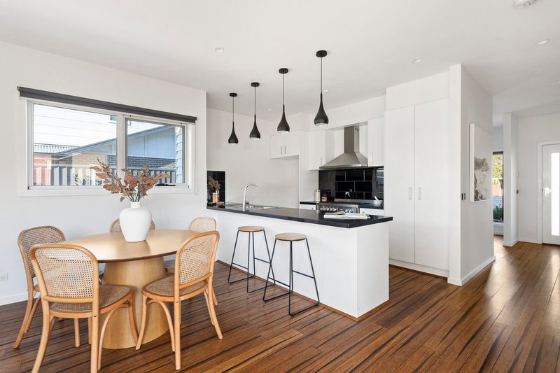 Photo - 1/8 Corrigan Avenue, Brooklyn VIC 3012 - Image 2