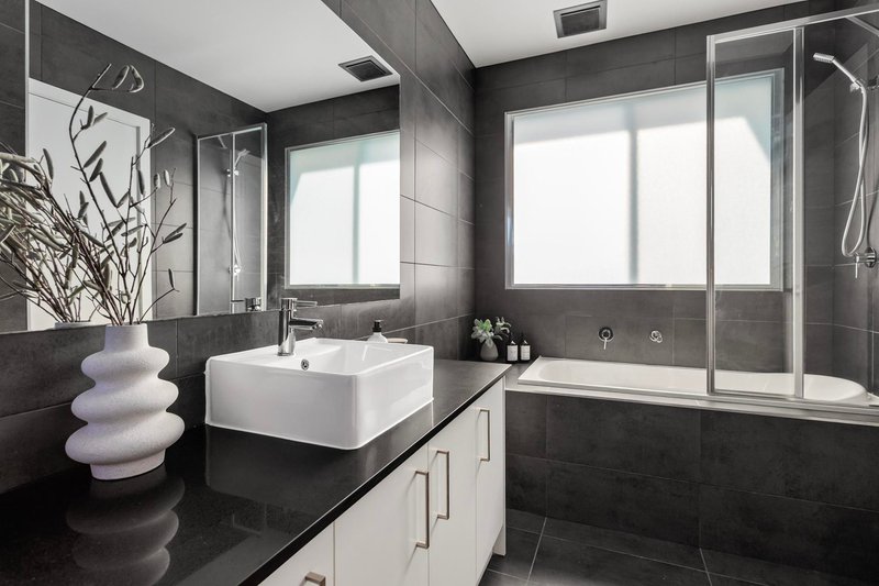 Photo - 1/8 Corrigan Avenue, Brooklyn VIC 3012 - Image 7