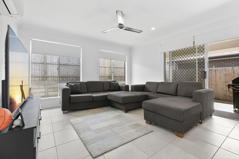 Photo - 18 Coutts Drive, Burpengary QLD 4505 - Image 5