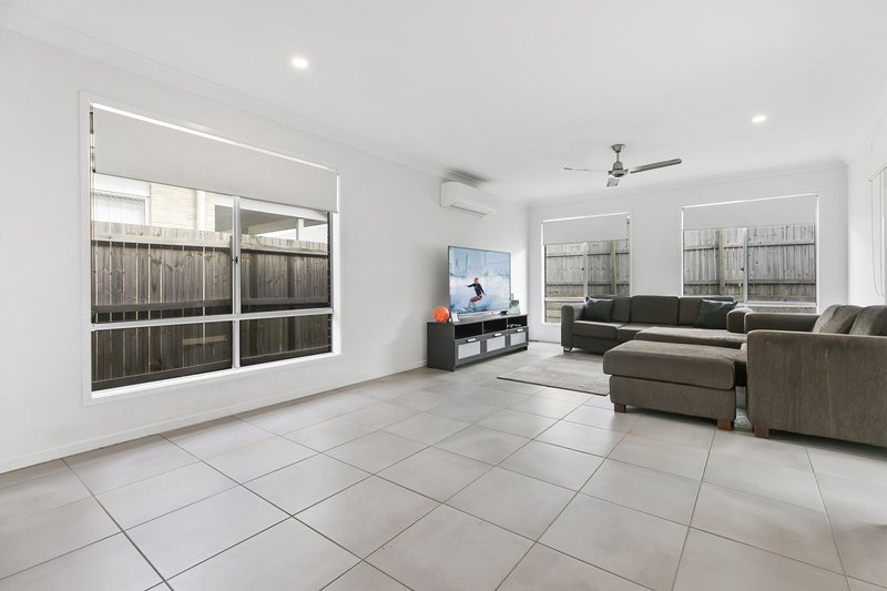 Photo - 18 Coutts Drive, Burpengary QLD 4505 - Image 8