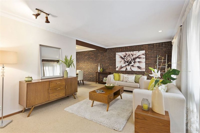 Photo - 18 Cowrie Street, Glen Waverley VIC 3150 - Image 2