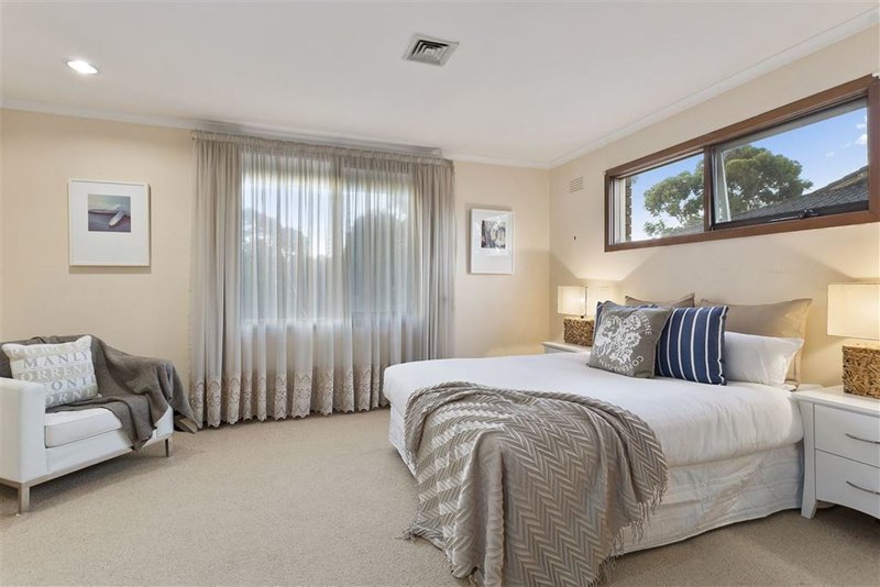 Photo - 18 Cowrie Street, Glen Waverley VIC 3150 - Image 7