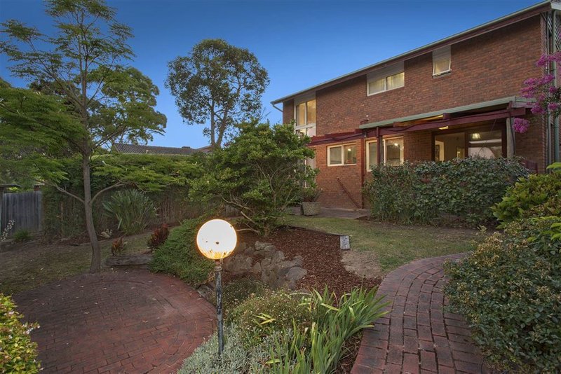 Photo - 18 Cowrie Street, Glen Waverley VIC 3150 - Image 10