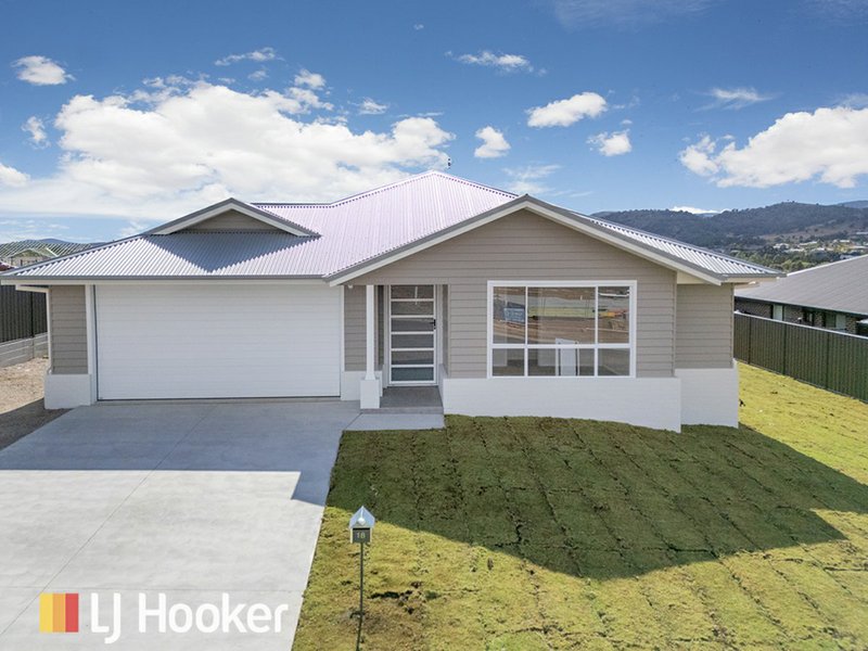 Photo - 18 Crested Avenue, Moore Creek NSW 2340 - Image 1