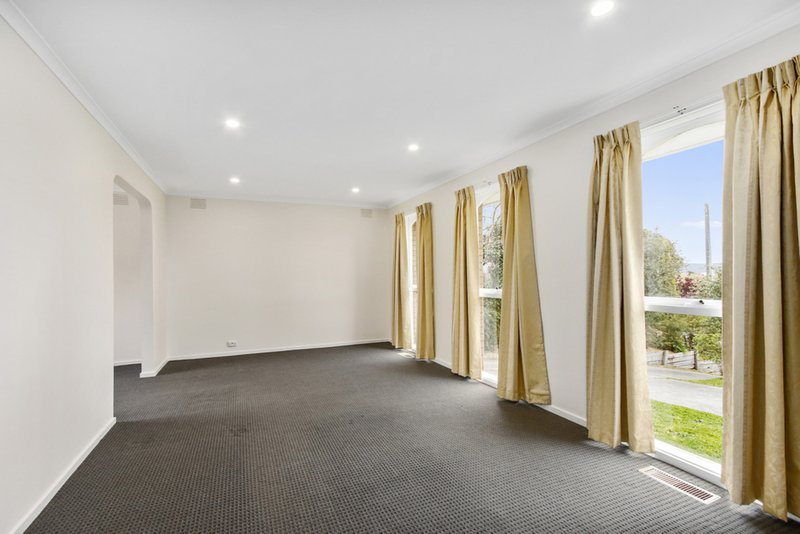 Photo - 1/8 Crestway , Lilydale VIC 3140 - Image 2