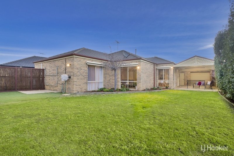 Photo - 18 Creswick Drive, Point Cook VIC 3030 - Image 11