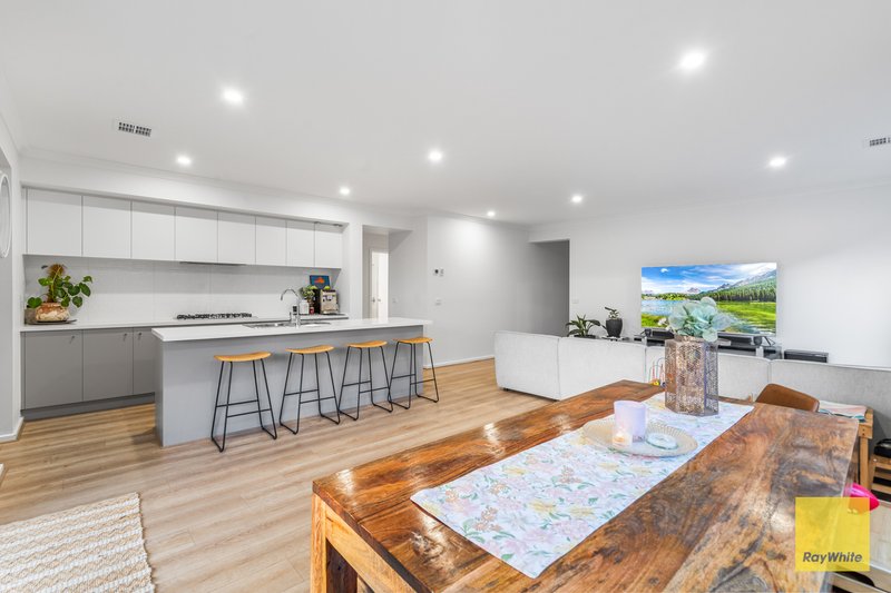 Photo - 18 Cuban Road, Tarneit VIC 3029 - Image 6