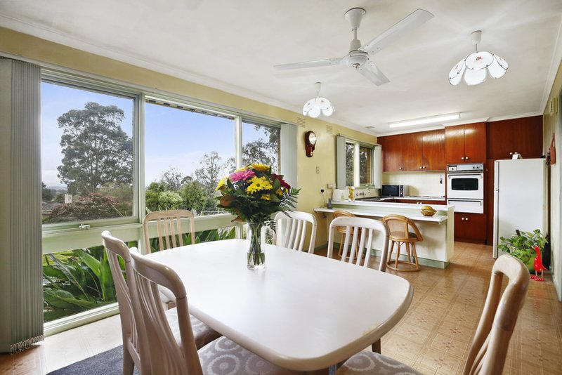 Photo - 18 Cumberland Crescent, Chirnside Park VIC 3116 - Image 6