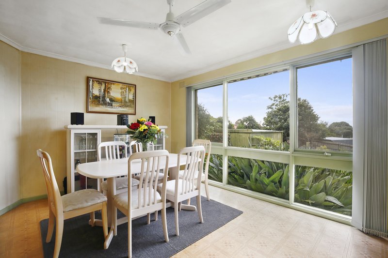 Photo - 18 Cumberland Crescent, Chirnside Park VIC 3116 - Image 7