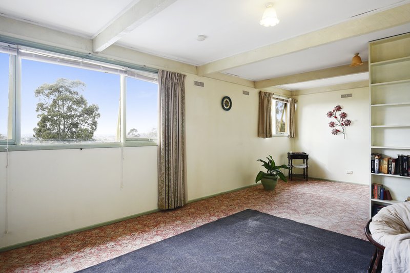 Photo - 18 Cumberland Crescent, Chirnside Park VIC 3116 - Image 10