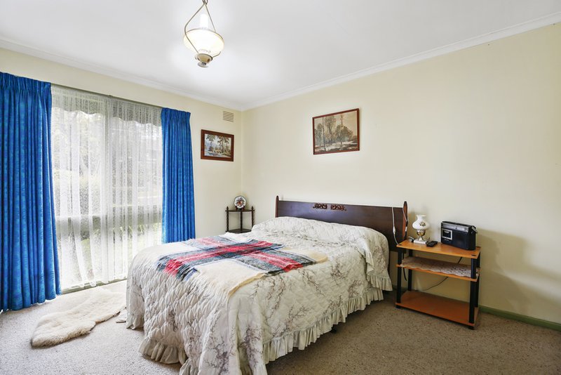 Photo - 18 Cumberland Crescent, Chirnside Park VIC 3116 - Image 13