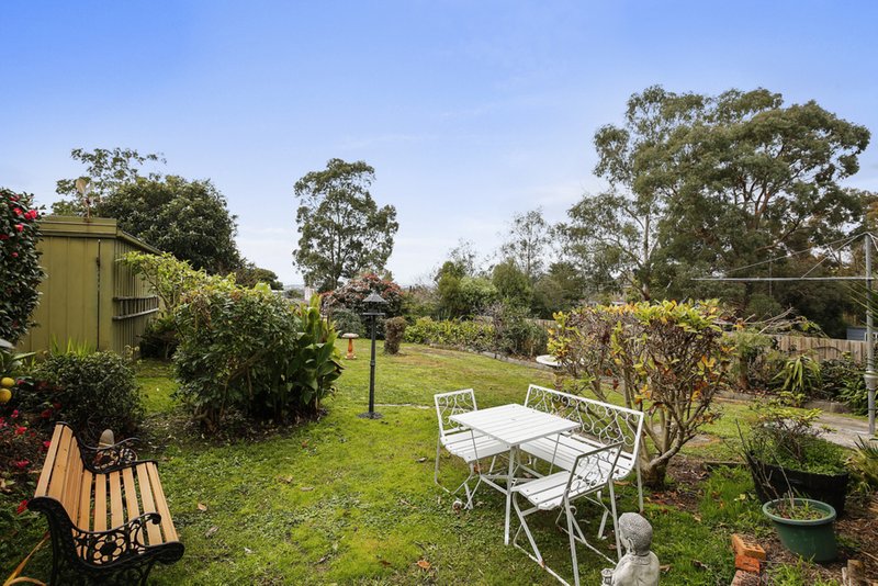 Photo - 18 Cumberland Crescent, Chirnside Park VIC 3116 - Image 14