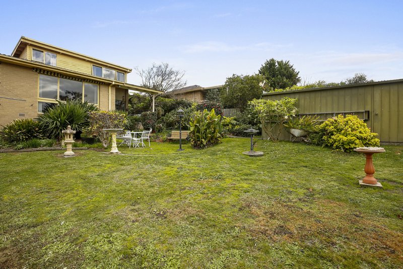 Photo - 18 Cumberland Crescent, Chirnside Park VIC 3116 - Image 16