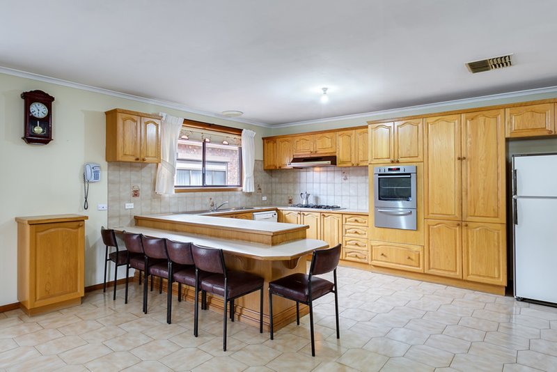Photo - 18 Cunningham Drive, Mill Park VIC 3082 - Image 2