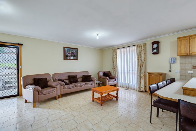 Photo - 18 Cunningham Drive, Mill Park VIC 3082 - Image 4