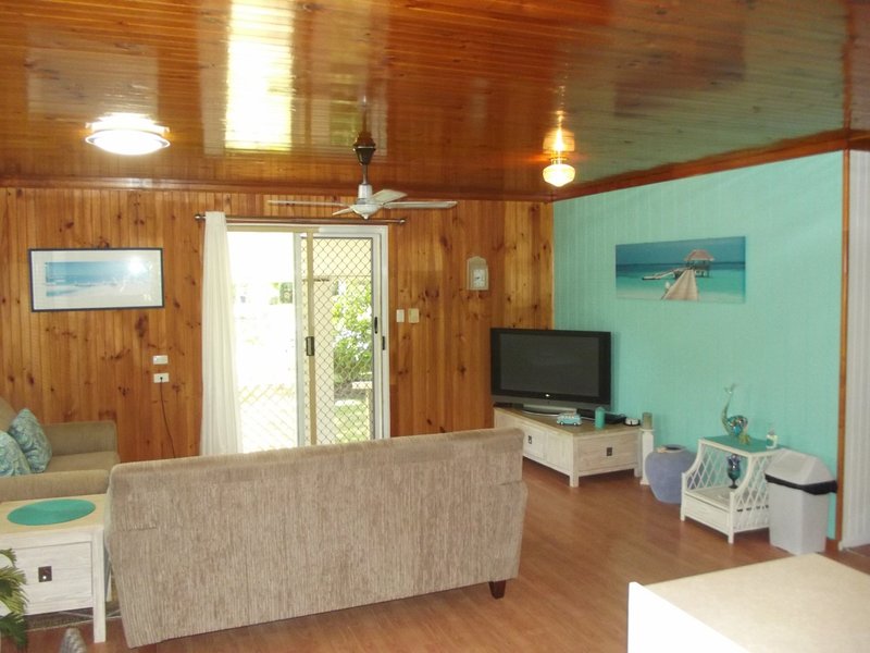 Photo - 18 Dalpura Street, Macleay Island QLD 4184 - Image 5