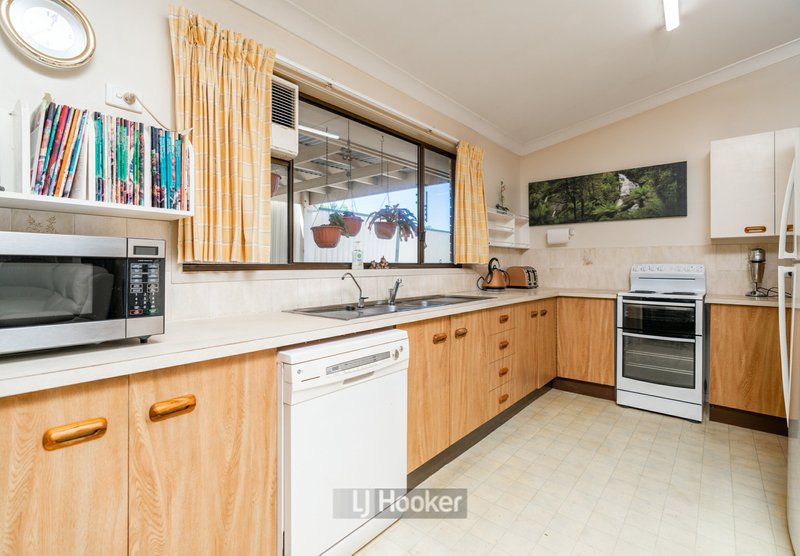 Photo - 18 Dampier Court, Boronia Heights QLD 4124 - Image 3