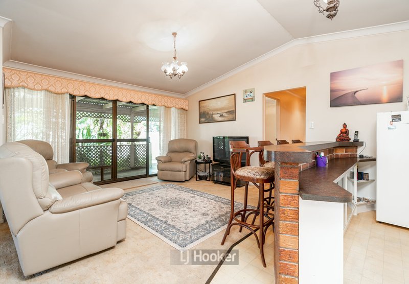 Photo - 18 Dampier Court, Boronia Heights QLD 4124 - Image 5