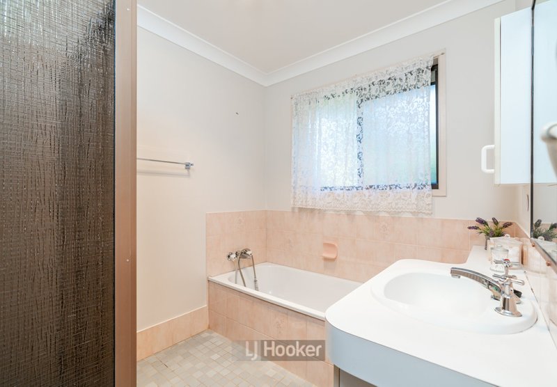 Photo - 18 Dampier Court, Boronia Heights QLD 4124 - Image 8