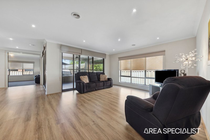 Photo - 18 Davidson Street, Pakenham VIC 3810 - Image 8