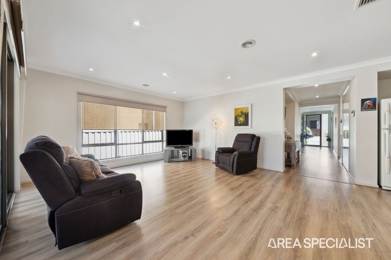 Photo - 18 Davidson Street, Pakenham VIC 3810 - Image 9