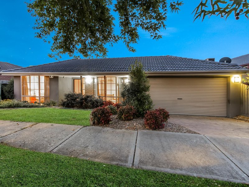 18 Deanswood Way, Narre Warren VIC 3805