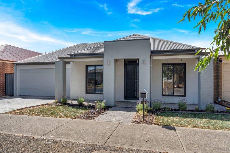 18 Dempster Drive, Craigieburn VIC 3064