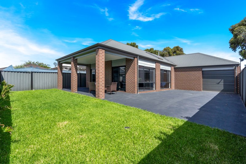 Photo - 18 Dempster Drive, Craigieburn VIC 3064 - Image 15