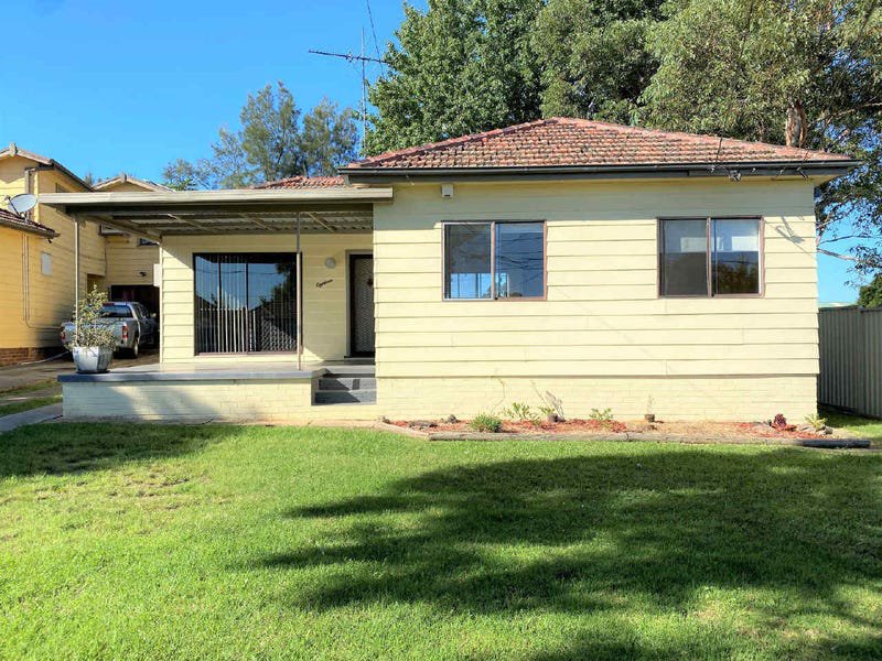 18 Derbyshire Avenue, Toongabbie NSW 2146