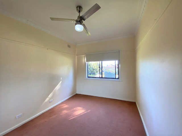 Photo - 18 Derbyshire Avenue, Toongabbie NSW 2146 - Image 8