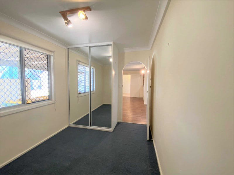 Photo - 18 Derbyshire Avenue, Toongabbie NSW 2146 - Image 12