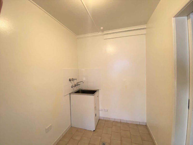 Photo - 18 Derbyshire Avenue, Toongabbie NSW 2146 - Image 16