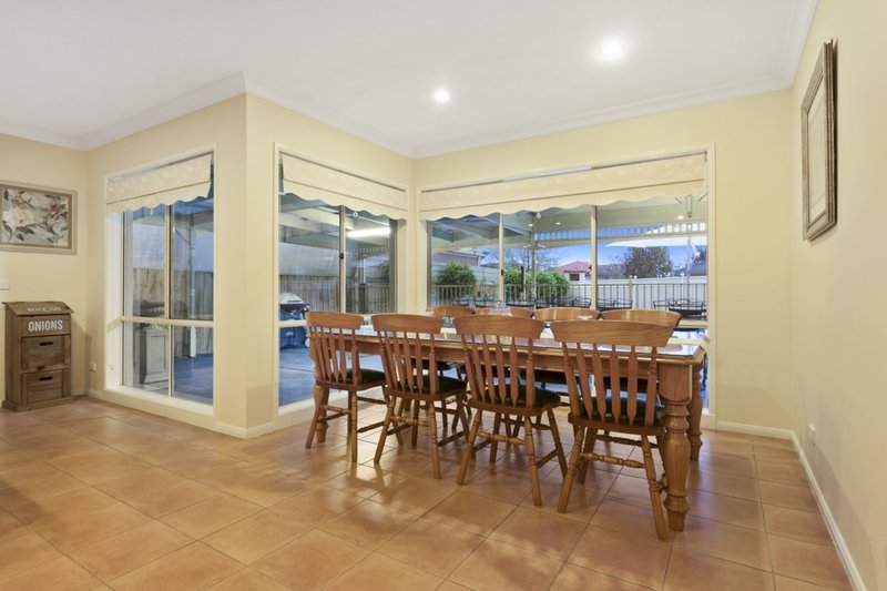 Photo - 18 Diamond Drive, Werribee VIC 3030 - Image 8