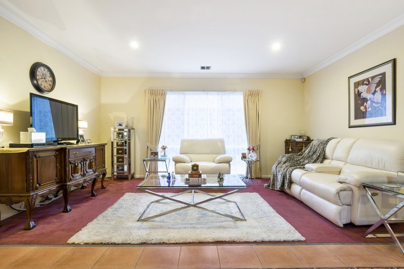 Photo - 18 Diamond Drive, Werribee VIC 3030 - Image 5