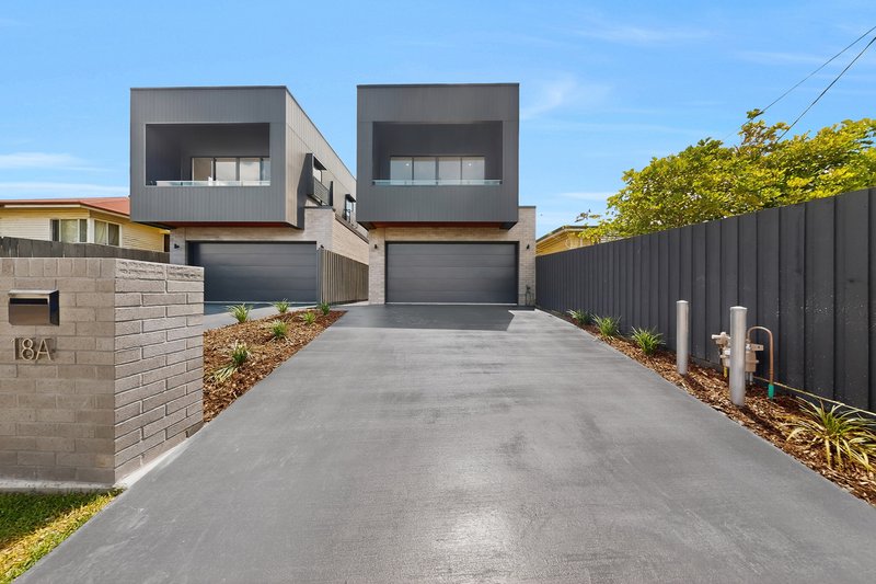 Photo - 18 Dobbie Street, Holland Park QLD 4121 - Image 2