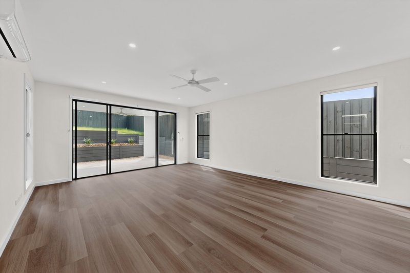 Photo - 18 Dobbie Street, Holland Park QLD 4121 - Image 3