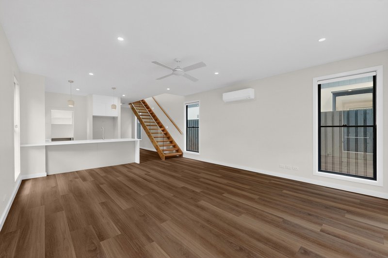 Photo - 18 Dobbie Street, Holland Park QLD 4121 - Image 4