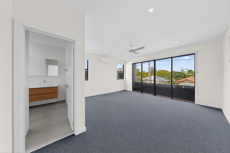 Photo - 18 Dobbie Street, Holland Park QLD 4121 - Image 6