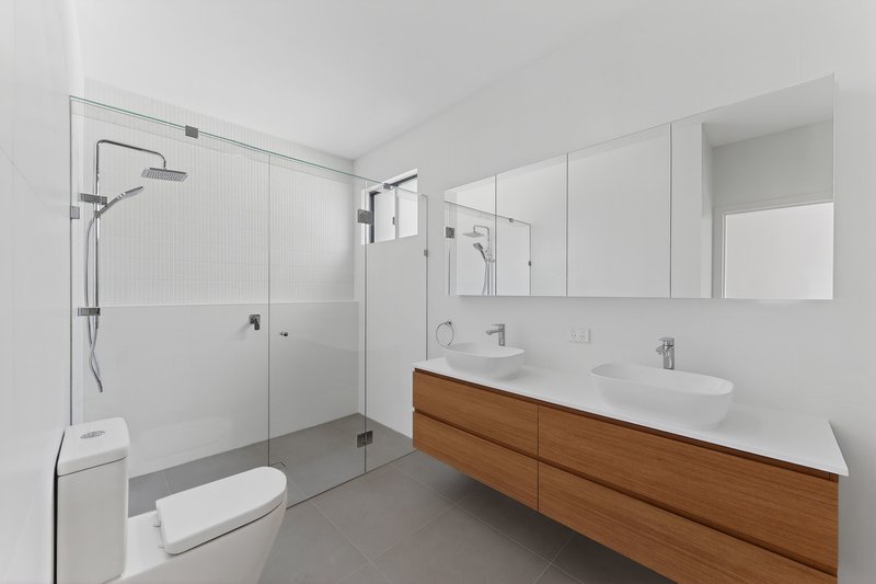 Photo - 18 Dobbie Street, Holland Park QLD 4121 - Image 7