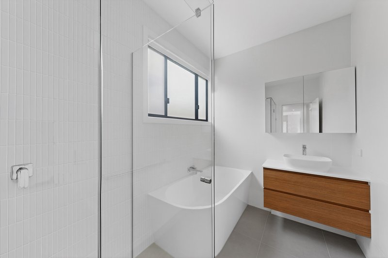 Photo - 18 Dobbie Street, Holland Park QLD 4121 - Image 11